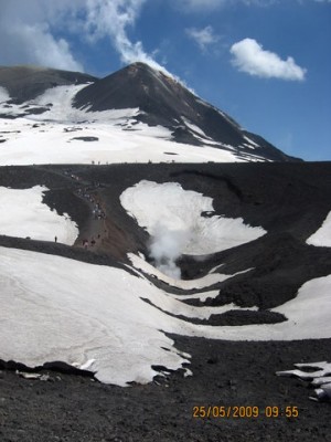 Etna ciagle bulgocze, ciagle grozna....jpg