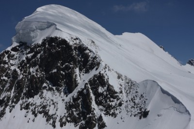 Breithorn. Na nim ludzkie ledwo widoczne &amp;quot;Kropki&amp;quot;